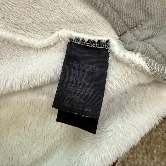 Women’s LThe North Face Women's White and Gray Teddy Jacket: adventure outdoors - Picture 14 of 14